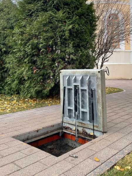 Люки тротуарные на Славянской и Короленко ФКГС ИРГСНО